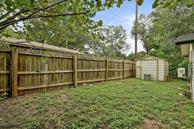 Building Photo - 1711 Brentwood St