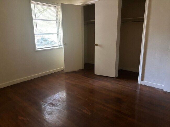 Building Photo - 3206 Rosemary Ave