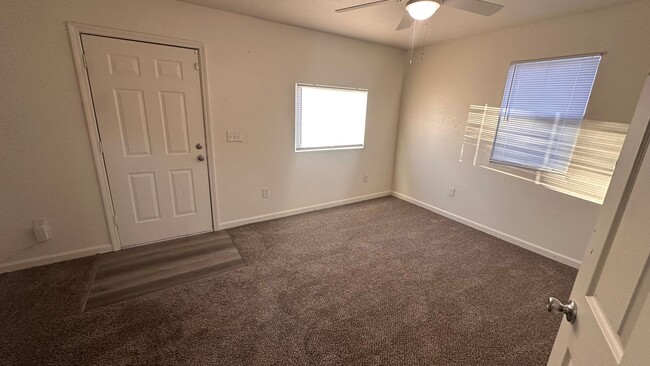 Building Photo - $825 - 2 bed 2 bath - Single Family Home