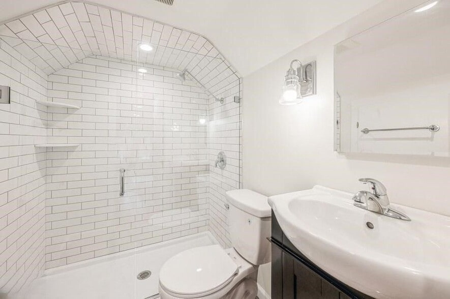 Building Photo - 63 Le Grande Ave