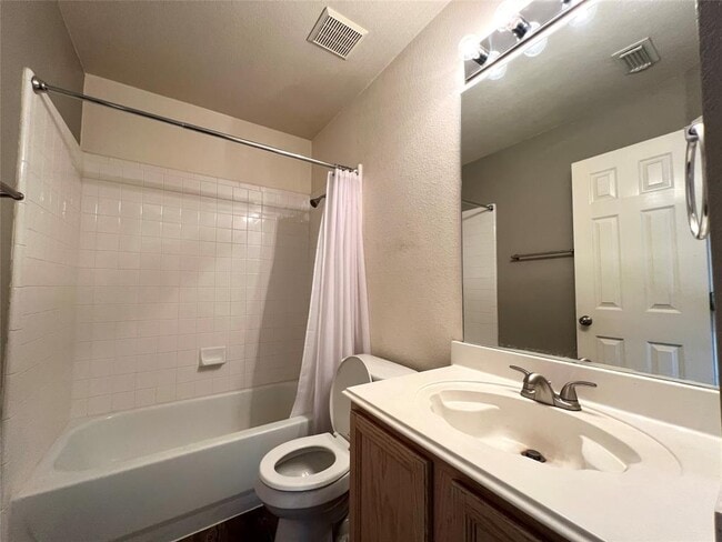 Building Photo - 15053 Babbling Brook Dr