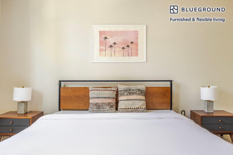 Building Photo - 7100 Playa Vista Dr