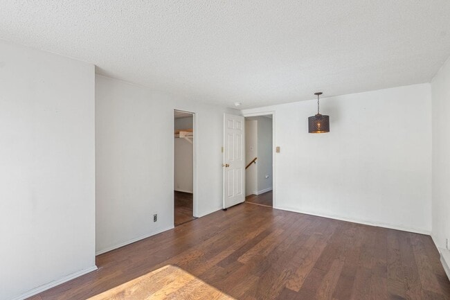 Building Photo - 135 S Path