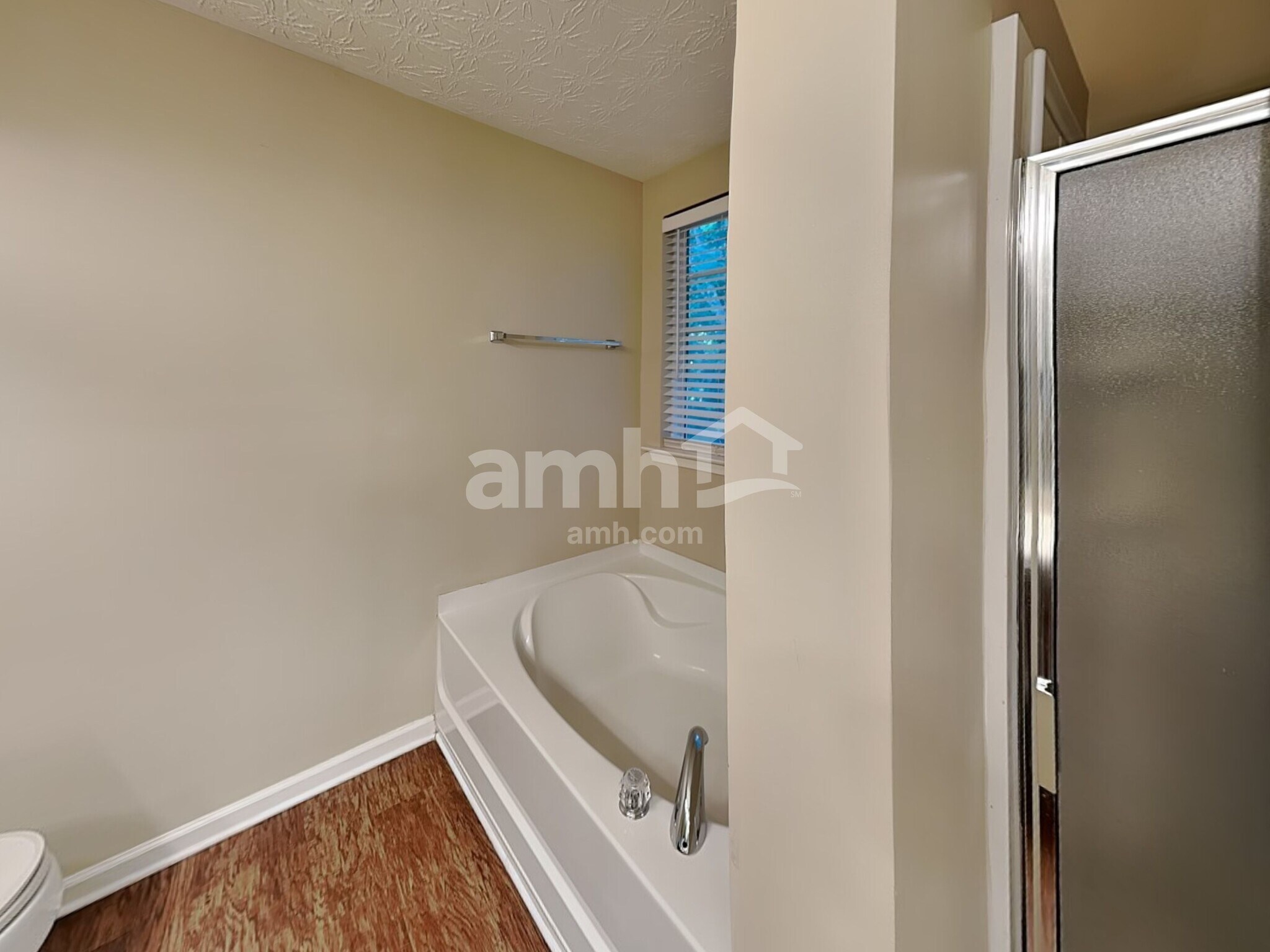Building Photo - 354 Meadows Ln