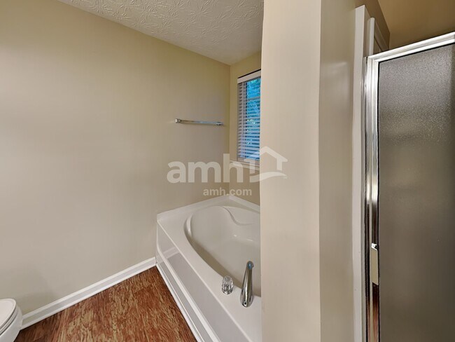 Building Photo - 354 Meadows Ln