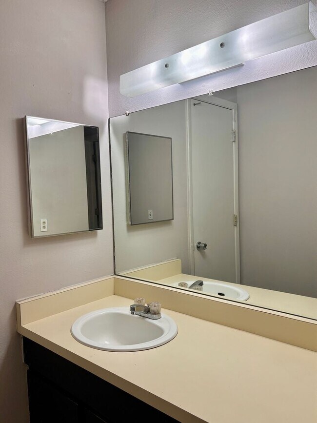 Building Photo - Spacious 2-Bedroom Condo in Denver's Monaco Lakes Community | $1,295/mo