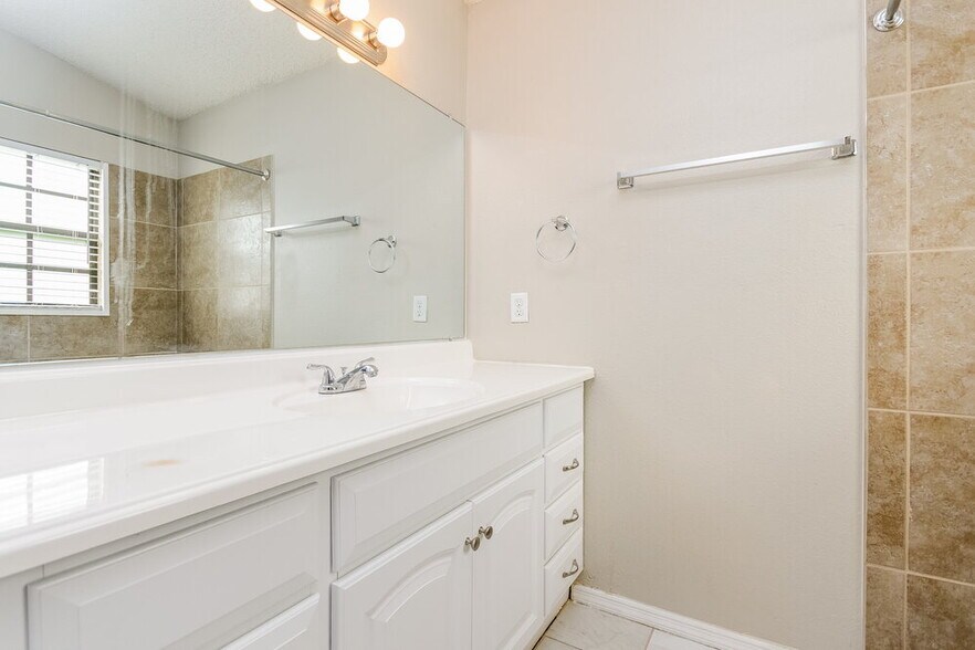 Building Photo - 1657 Sunburst Way