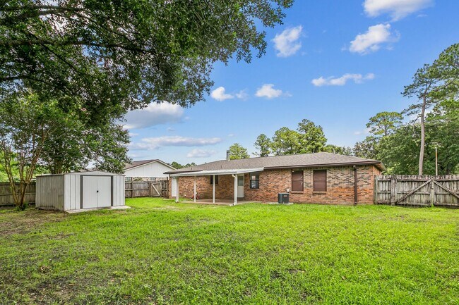 Building Photo - Minutes to NAS Pensacola & Corry Station – Convenient Coastal Living