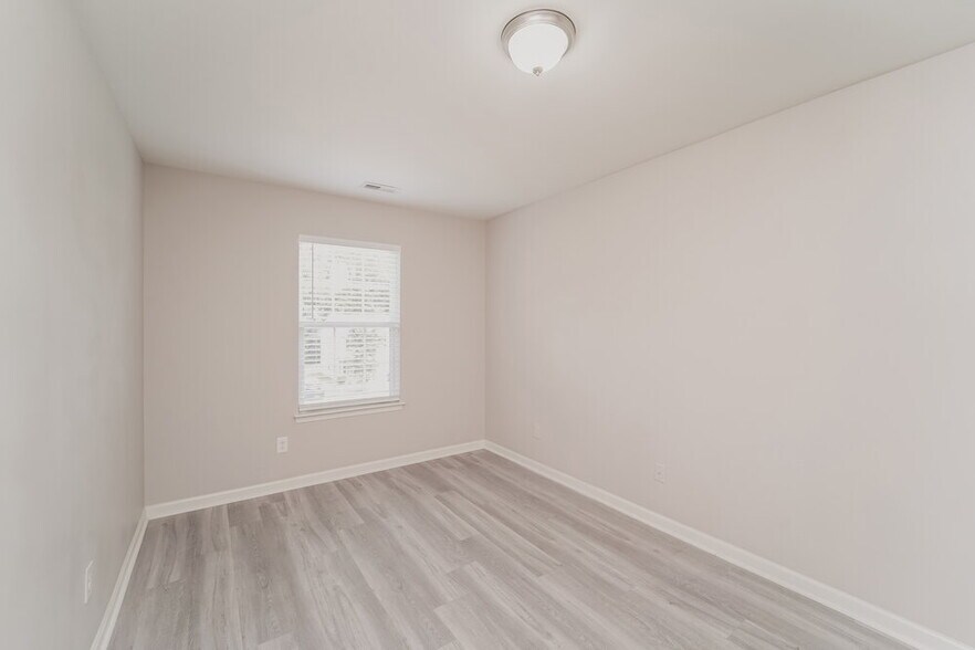 Building Photo - 802 Wesley Alan Ln