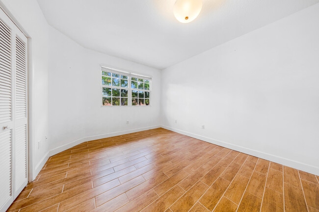 Building Photo - 4106 Carriage Dr