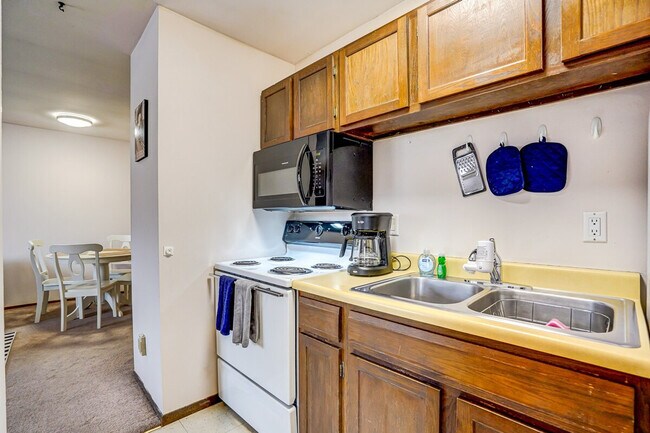 Building Photo - 2601 University Ave