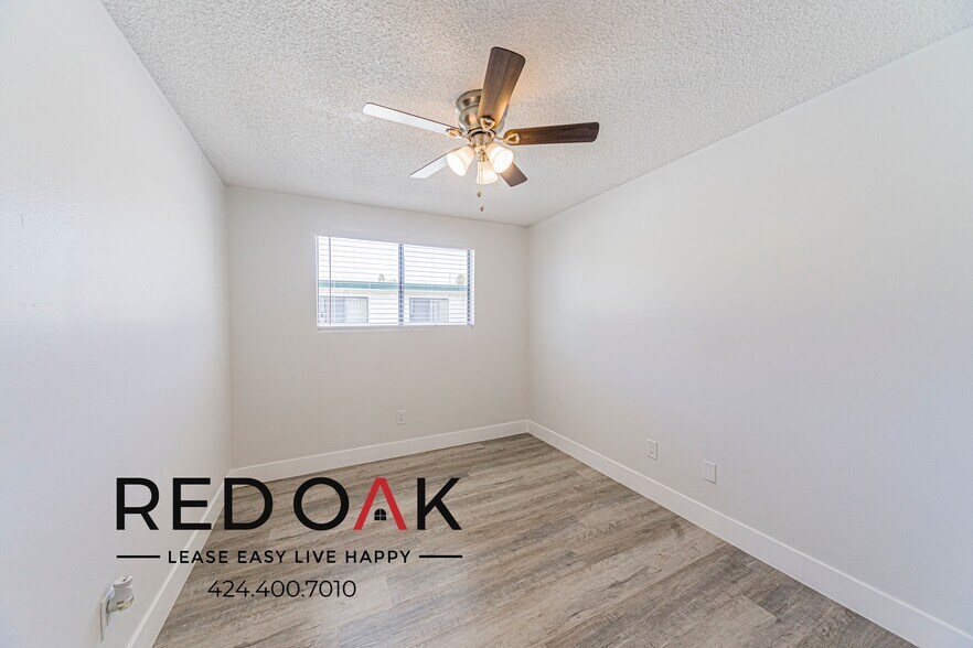 Building Photo - 12883 San Fernando Rd