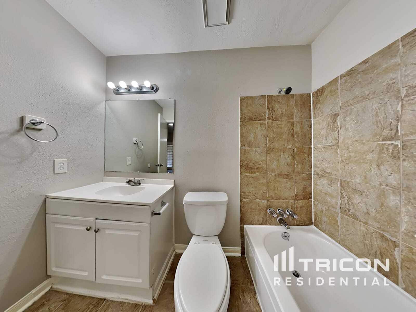 Building Photo - 14202 Clear Forest Dr