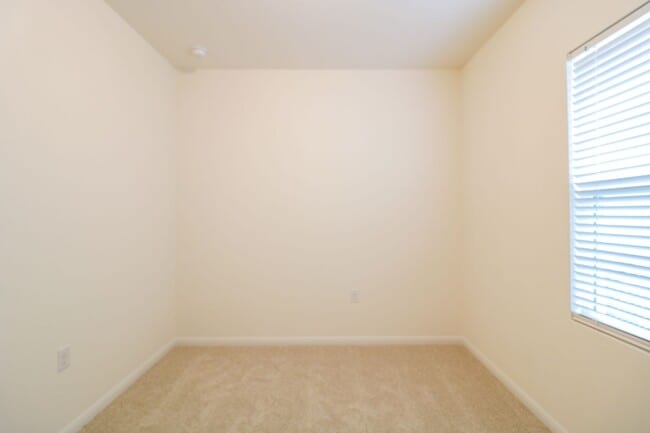Building Photo - 6416 Routenburn St