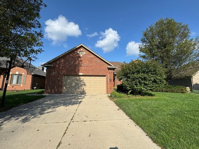 Primary Photo - Beautiful 4 bedroom, 3 bath home in Macomb!