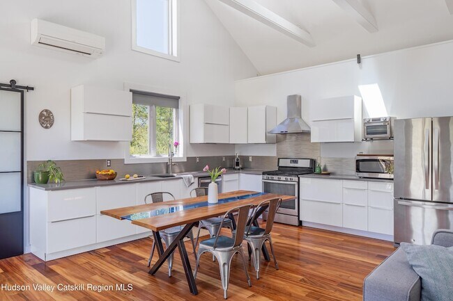 Building Photo - 4599 NY-212