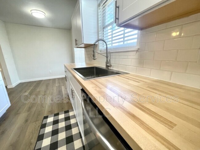 Building Photo - 501 Karnes Dr