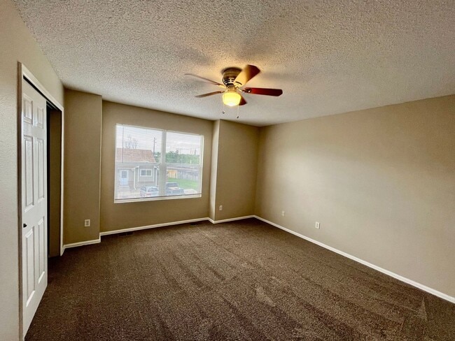 Building Photo - Charming 3 Bedroom Townhome w/ Basement
