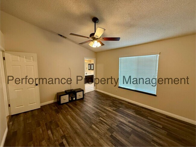 Building Photo - 10910 Mohican Dr