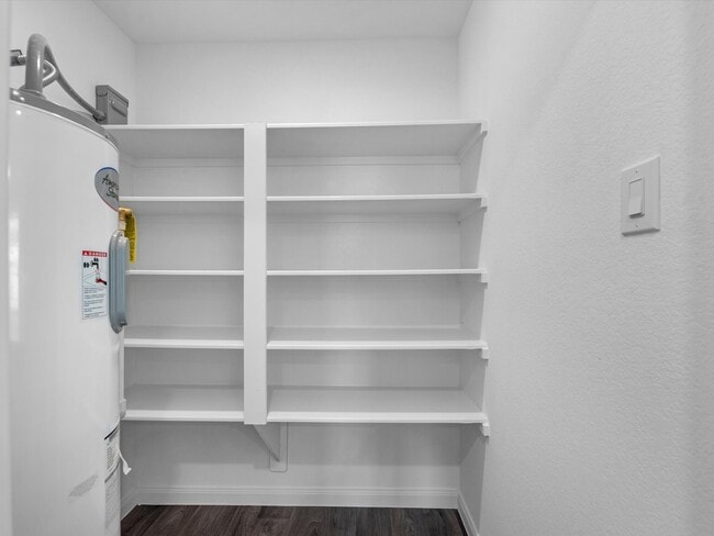 Building Photo - 14659 New Vlg Dr