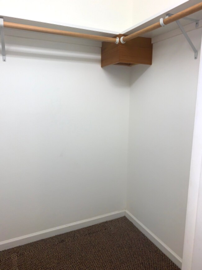 Building Photo - 2112/2114 Hamilton Duplex