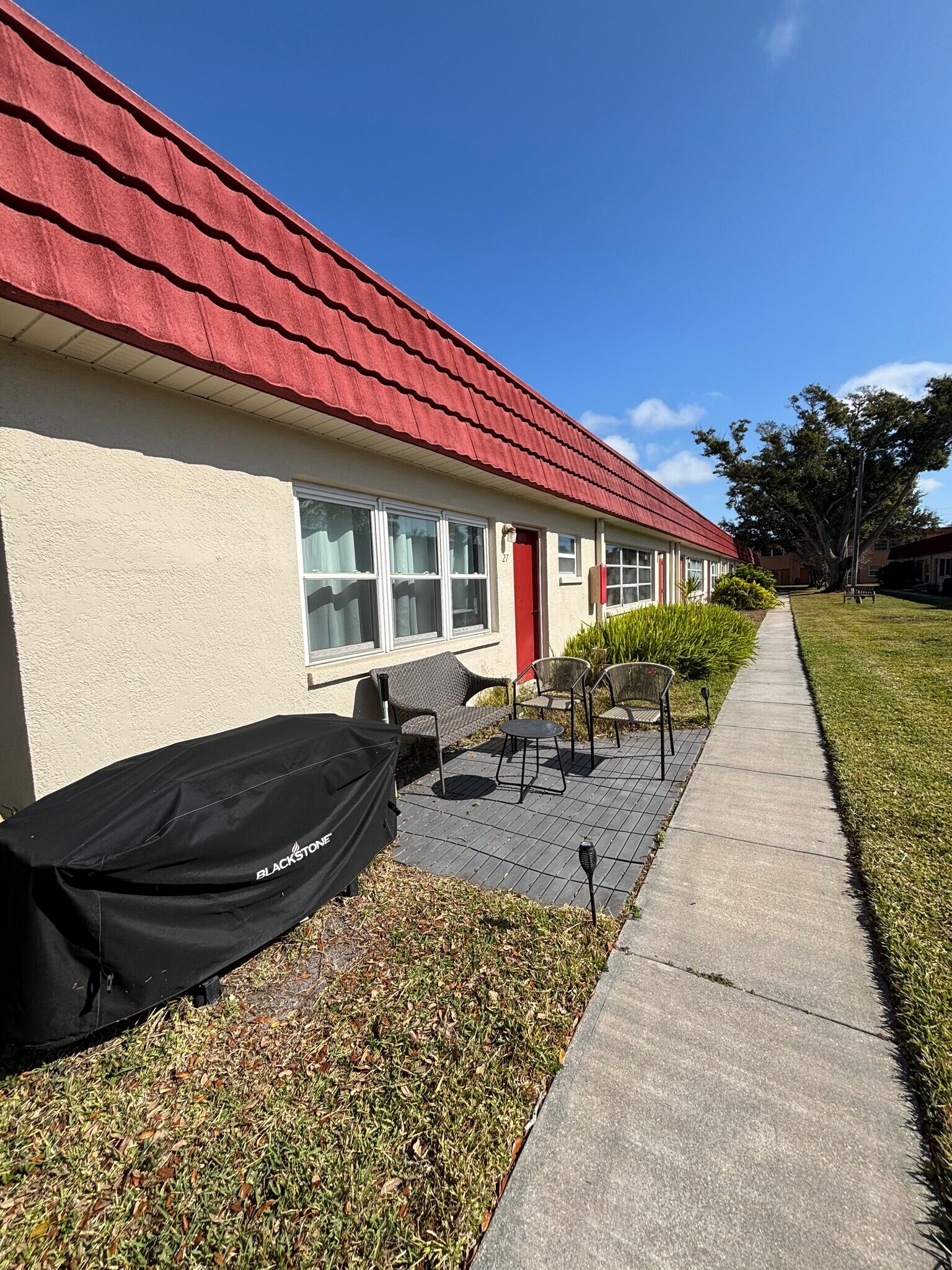 Patio - 5865 37th Ave N