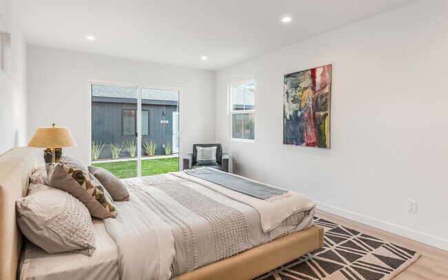 Building Photo - 3840 Somerset Dr