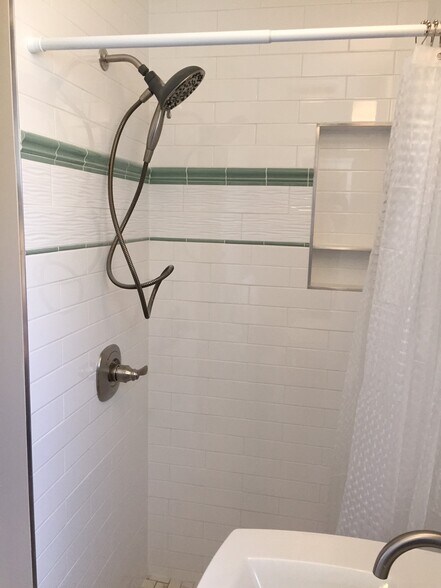 Building Photo - 375 Weaverville Rd