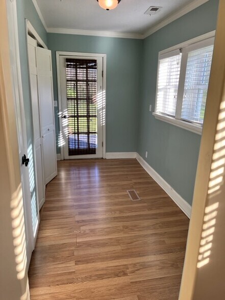 Back hall to patio where laundry is but could work as desk area - 4716 McCahill Rd