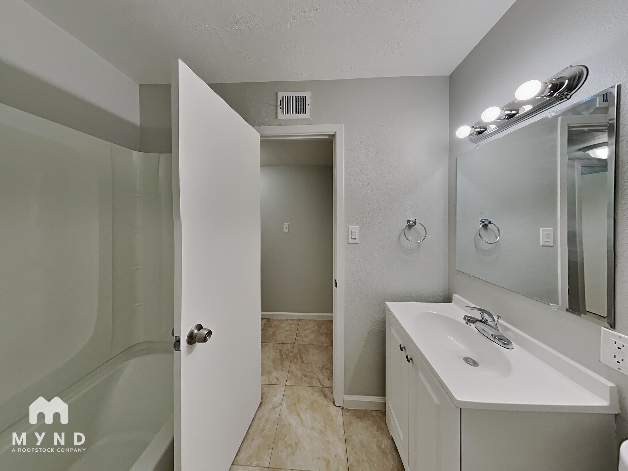 Building Photo - 640 Hause Ave