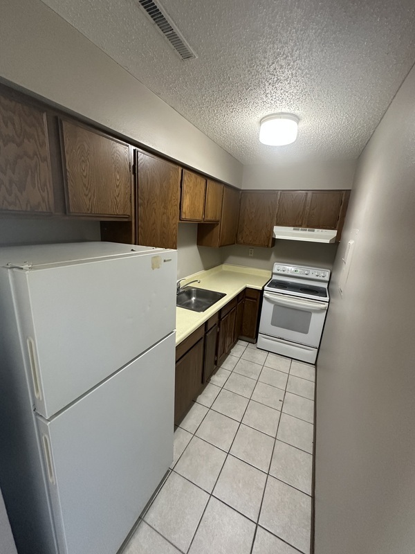 Building Photo - 941 Emmons St