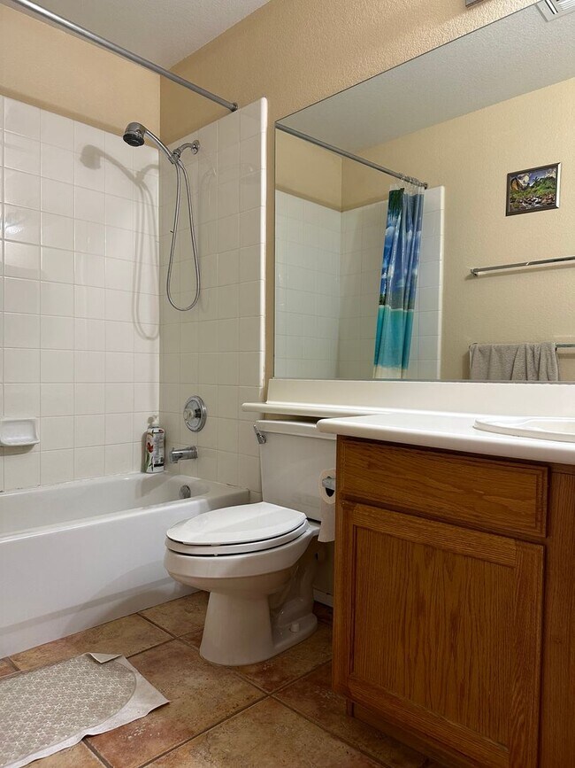 Building Photo - Beautifully Maintained Home Near Schools &...