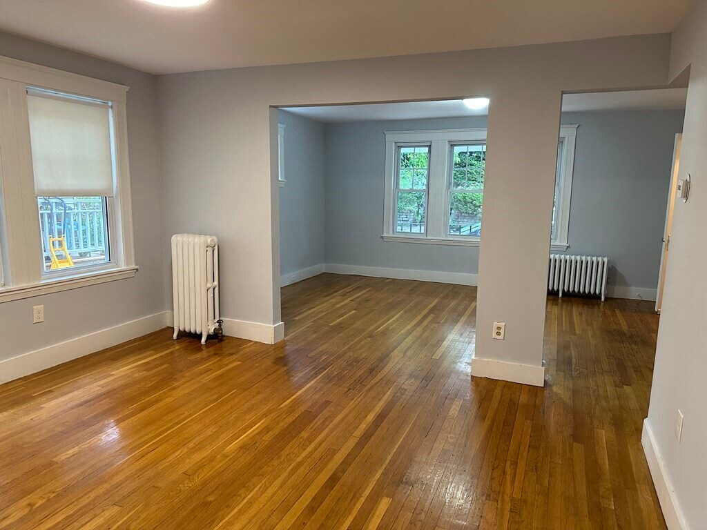 Building Photo - 18 Symmes St