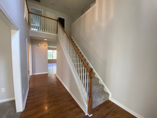 Building Photo - Pristine home located in Linda Vista!