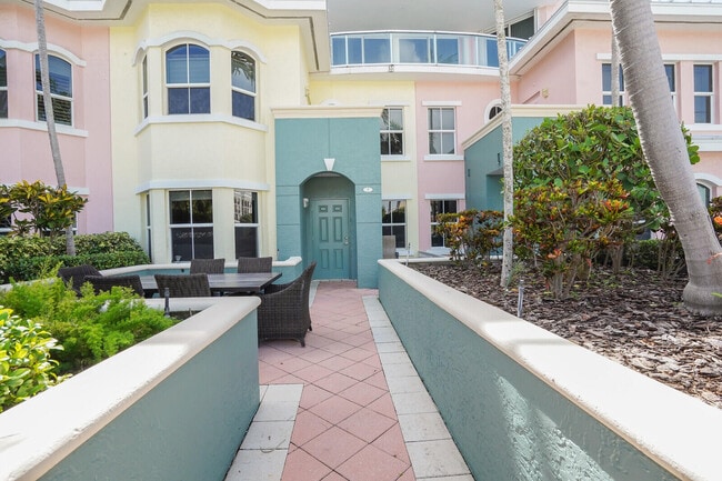 Building Photo - 2051 SE 3rd St