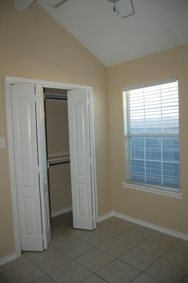 Building Photo - 3222 Monclova Dr