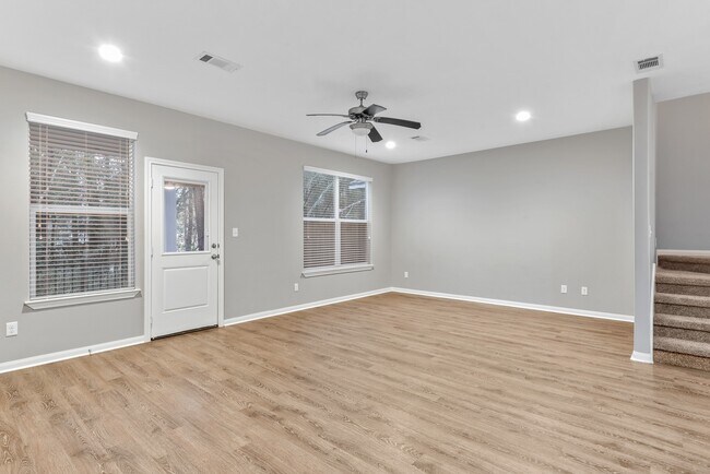 Building Photo - 128 Artesian Way