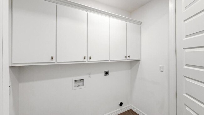 Building Photo - 5106 Sebastian Dr