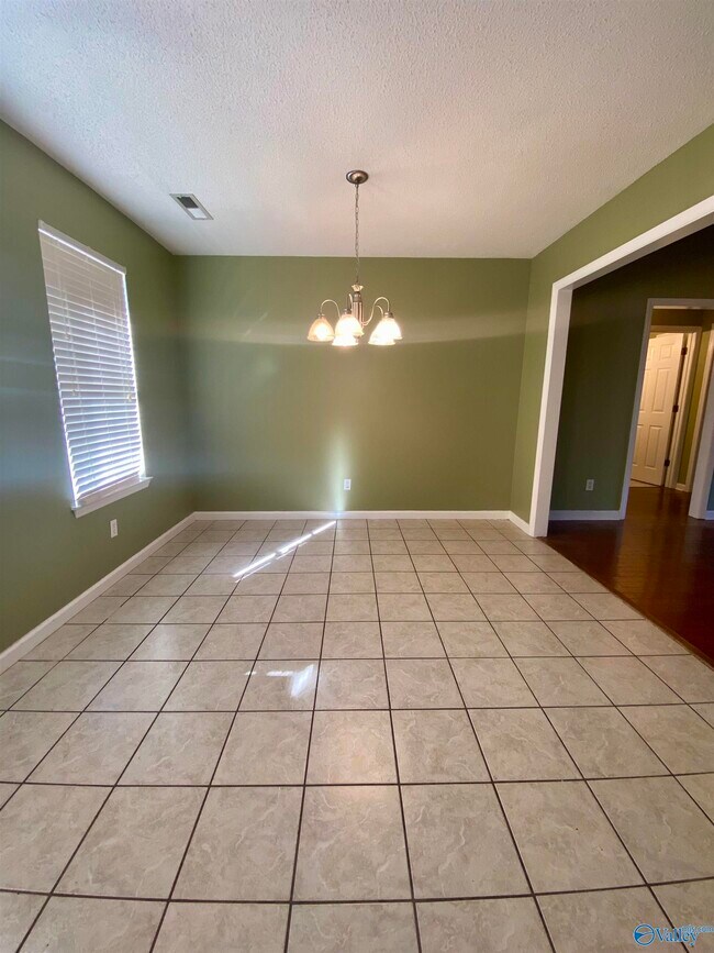 Building Photo - 242 Comet Dr