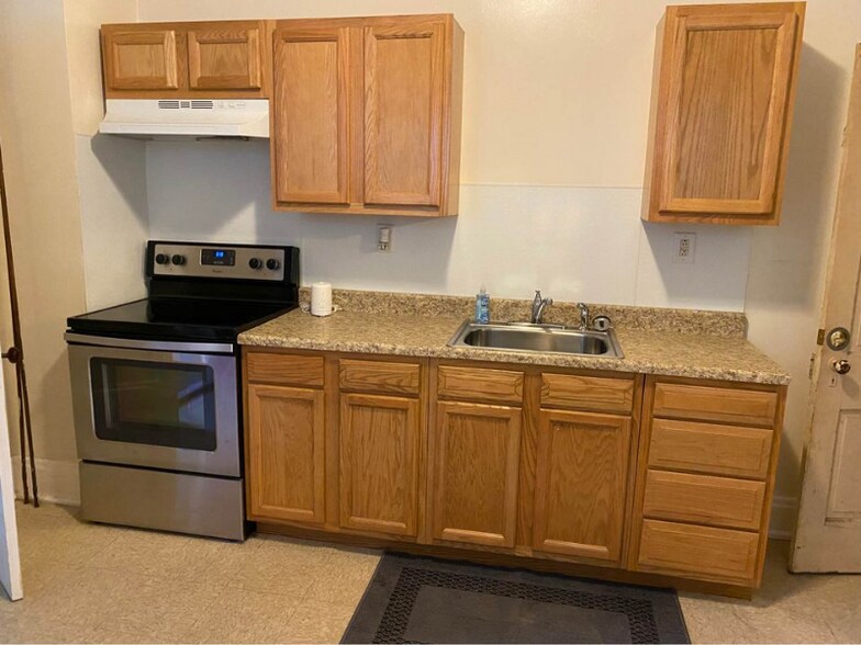 Primary Photo - 425 Carlisle St