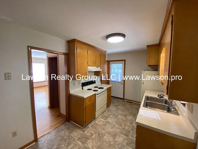 Building Photo - Woodland 5506-5508