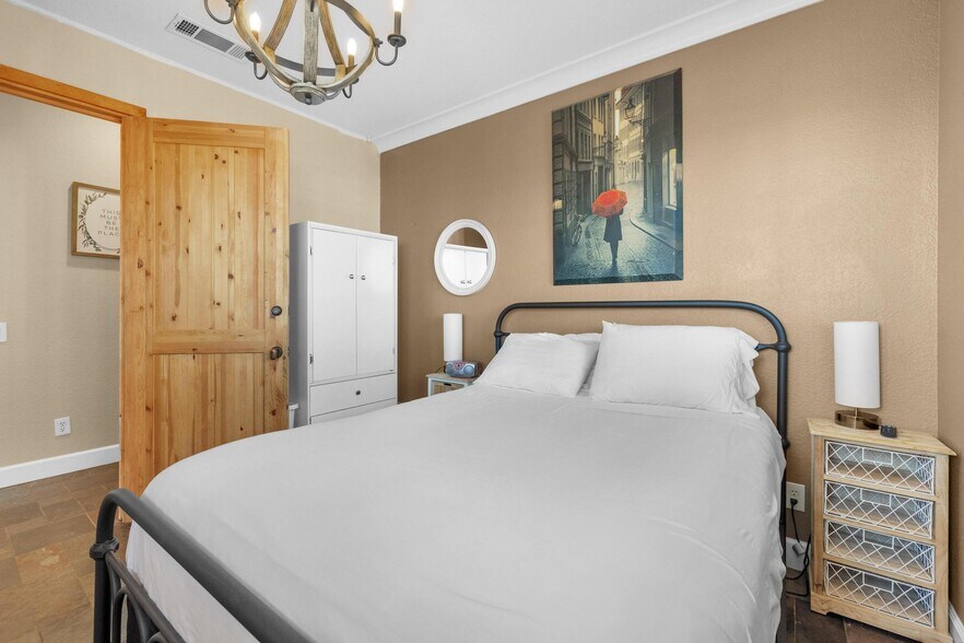 Bedroom 2 - 27495 Linnel Ln