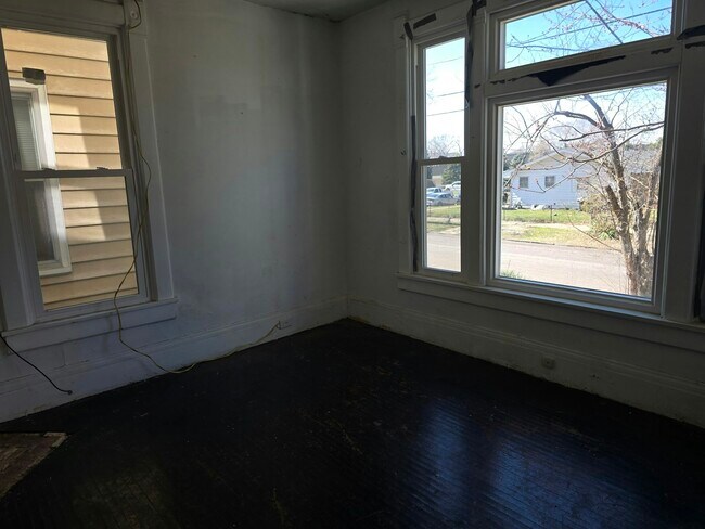 Building Photo - 1806 N Peoria Ave