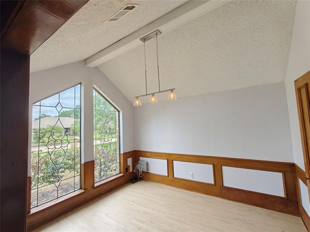 Building Photo - 4108 Mesa Dr