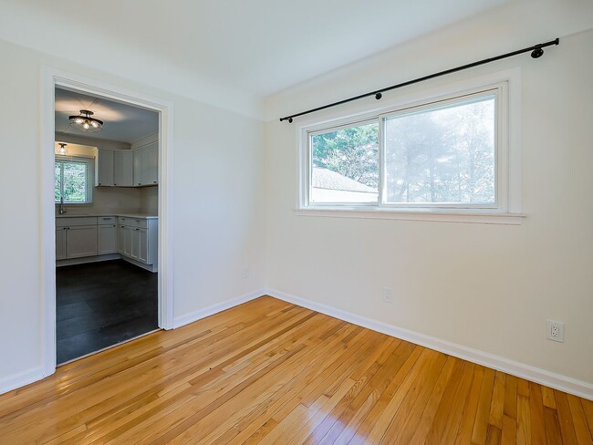 Building Photo - Spacious 3BR Home with Expansive 1-Acre Lot!