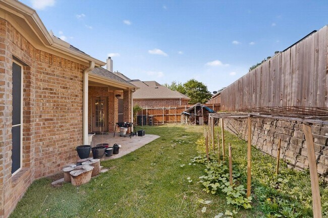 Building Photo - 4933 Bacon Dr