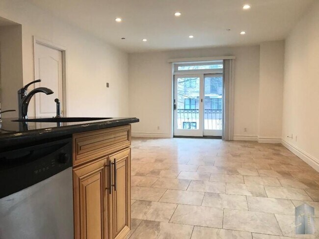 Building Photo - 3 bedroom in BROOKLYN NY 11225
