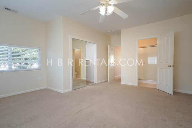 Building Photo - Charming 3-Bedroom Haven with 2 Full Baths...