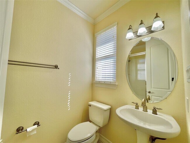 Building Photo - 20603 Highland Lake Loop