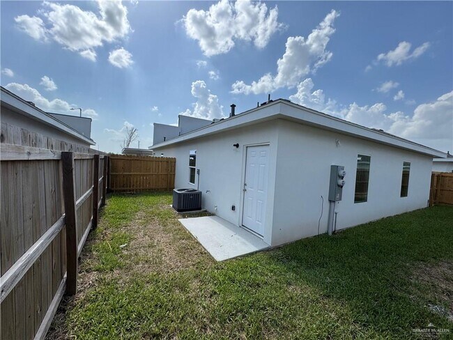 Building Photo - 3216 S Mia Ln